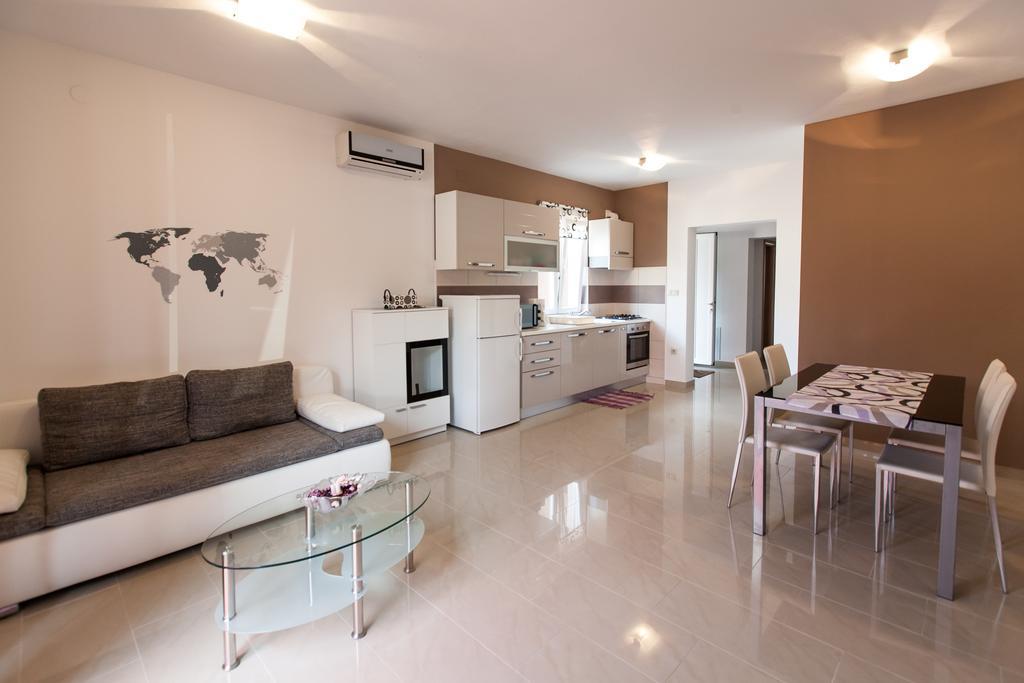 The Golden Island Apartments Krk Town Bilik gambar